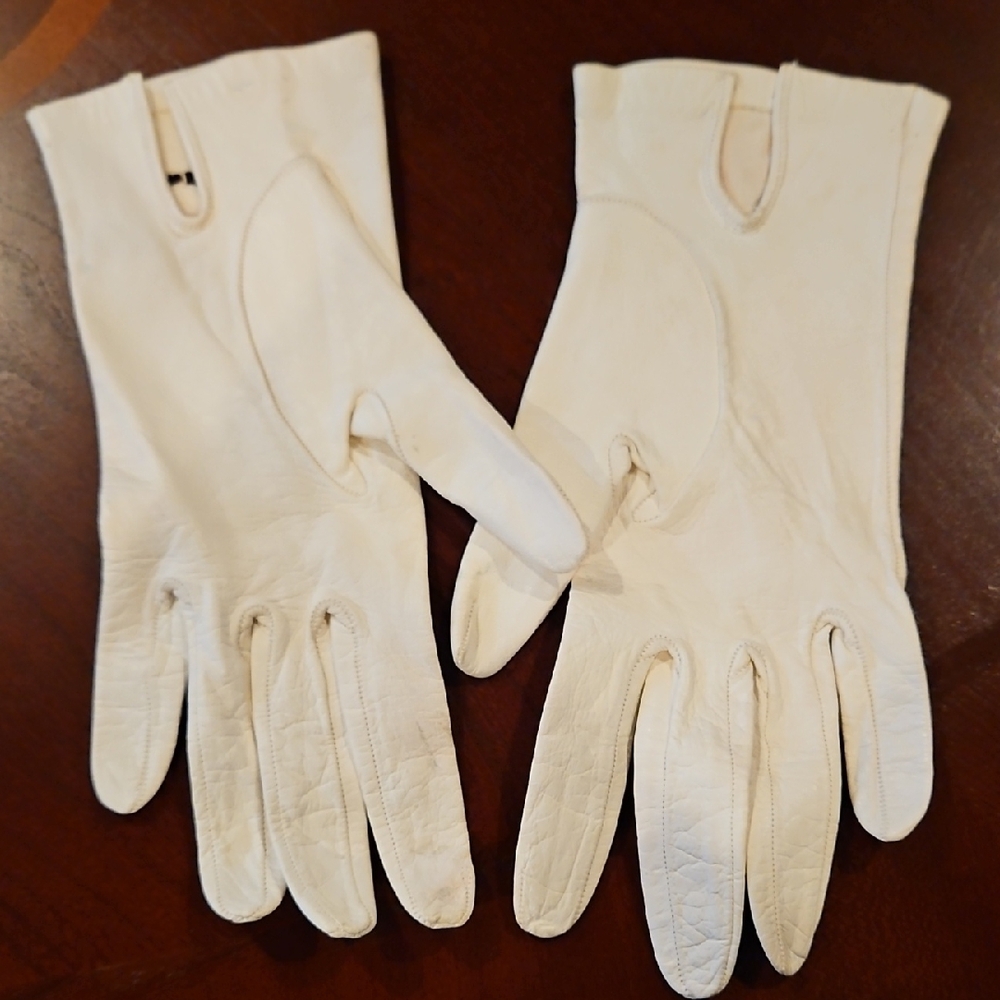 Vintage Womens Leather Gloves Set of 3 in Cream, Black, and Brown - Picture 6 of 11